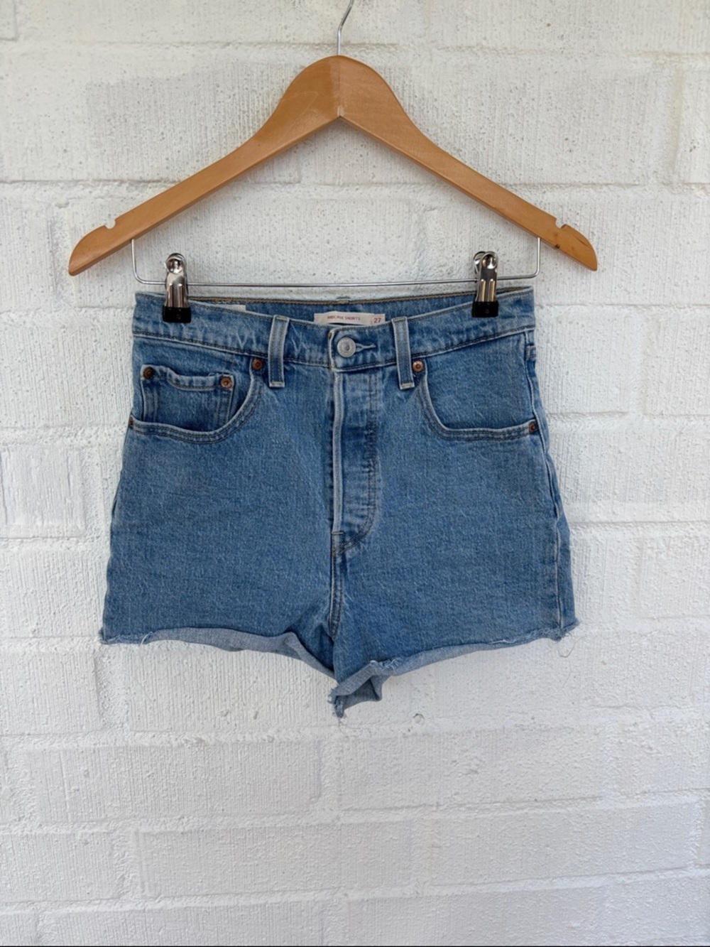 Levis Ribcage Classic High-Rise Denim Jean Shorts sz 27